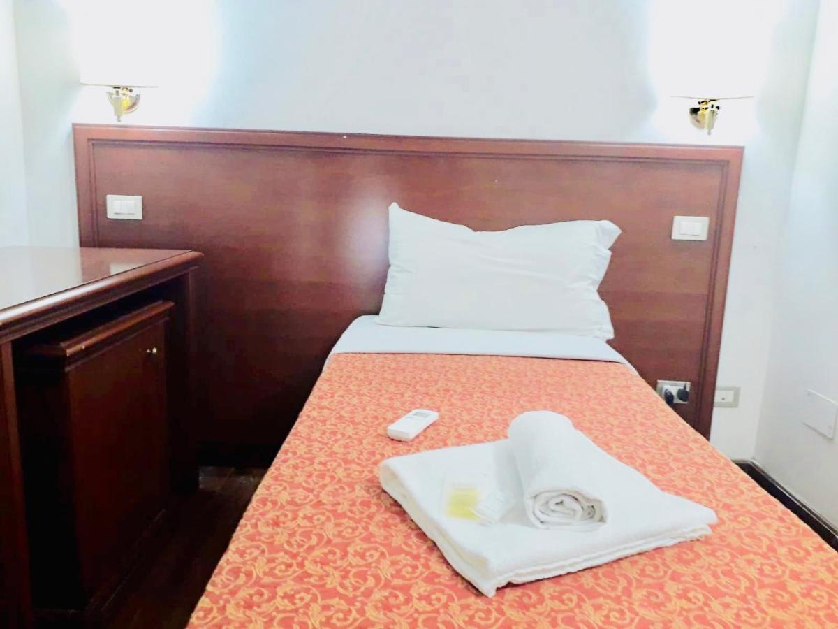 Holiday Rome Termini Hotel Ngoại thất bức ảnh