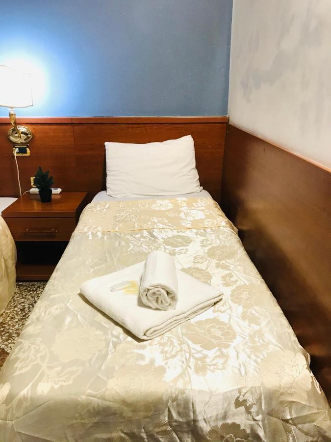 Holiday Rome Termini Hotel Ngoại thất bức ảnh