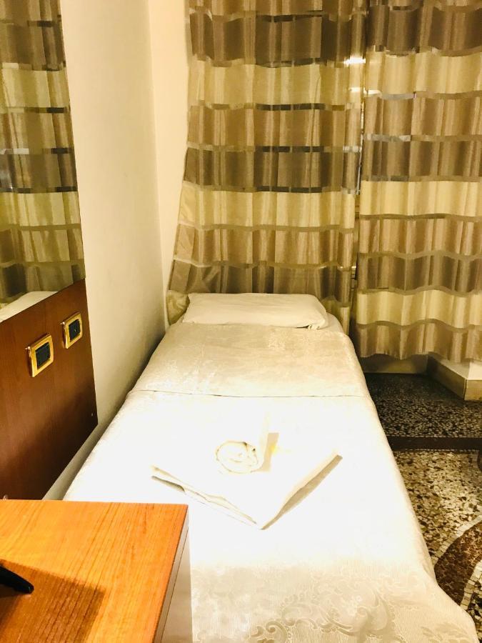 Holiday Rome Termini Hotel Ngoại thất bức ảnh
